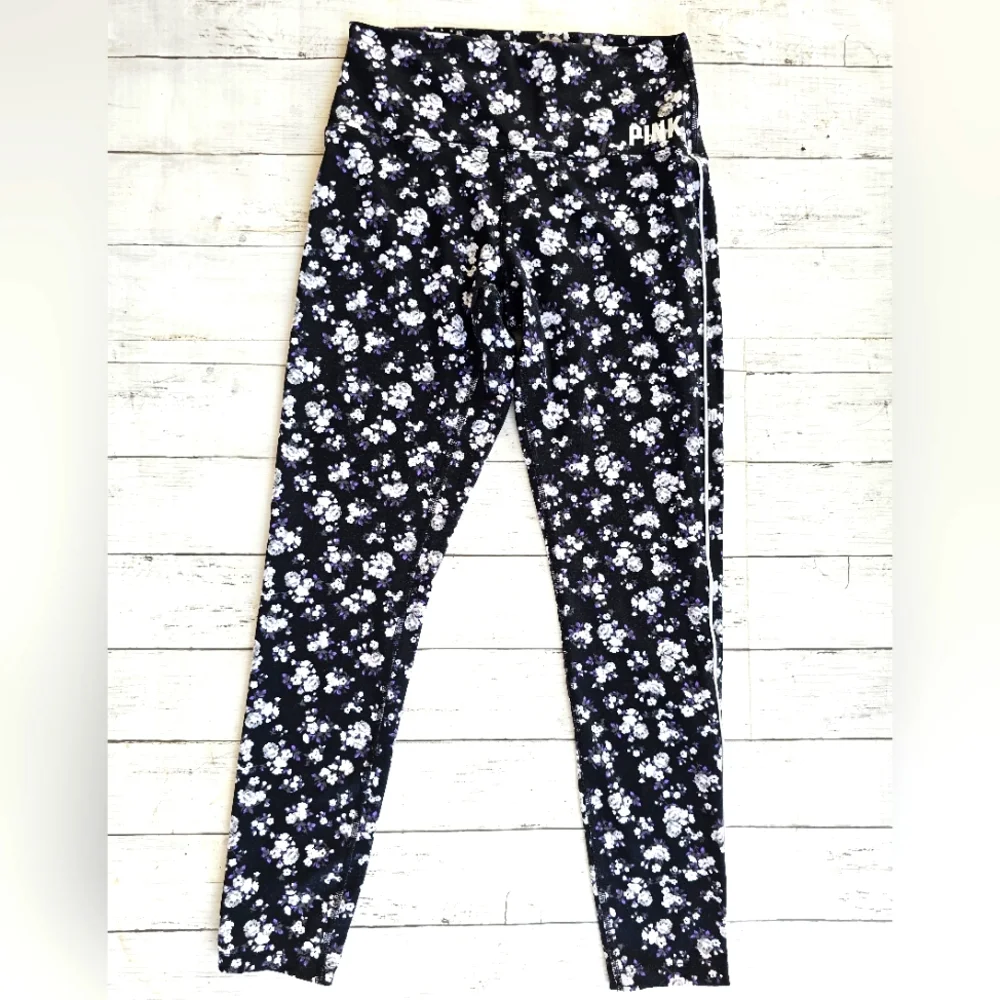 Victoria's Secret PINK ULTIMATE Black Purple Floral Leggings White Stripe Size M - Picture 2 of 7